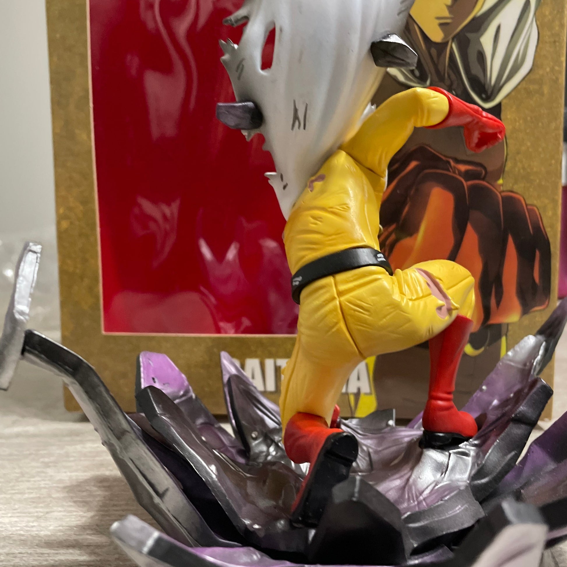 figurine one punch man chauve capé